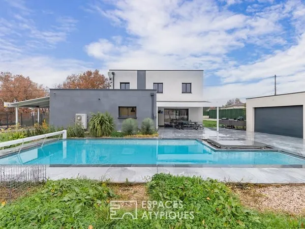 Maison Contemporaine avec Toit-Terrasse et piscine à Montauban
