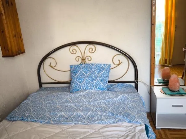 Chambre meublée en coloc dans MAISON avec JARDIN