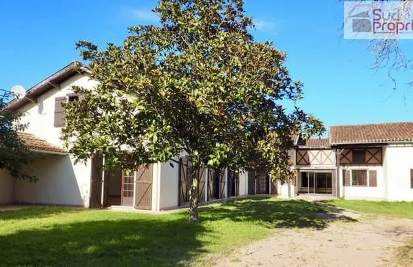 Maison de caractère T7 avec vue Pyrénées au coeur de Boulogne-sur-Gesse