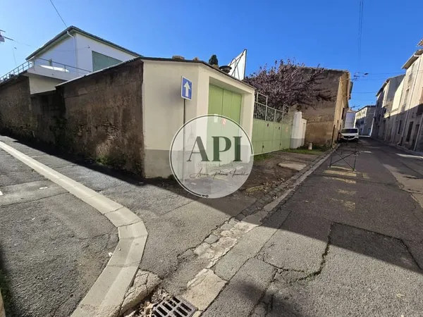 Place de parking pour voiture PEZENAS, proche centre ville.