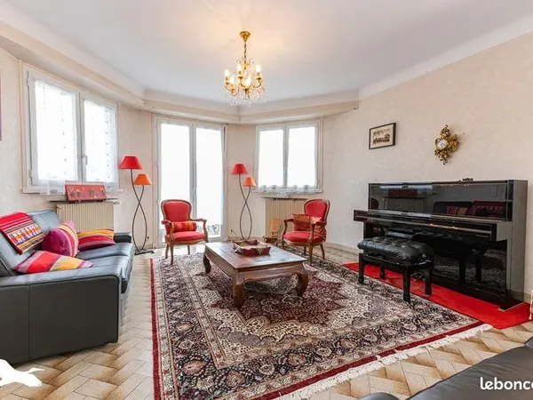 Maison 7 pièces 265 m²