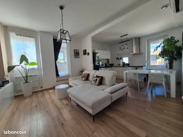 T3 rénové - premier et dernier étage - 2 minutes gare et centre ville - 63 m2 - 134000 euros