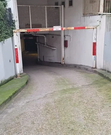 Place de parking souterrain 75018