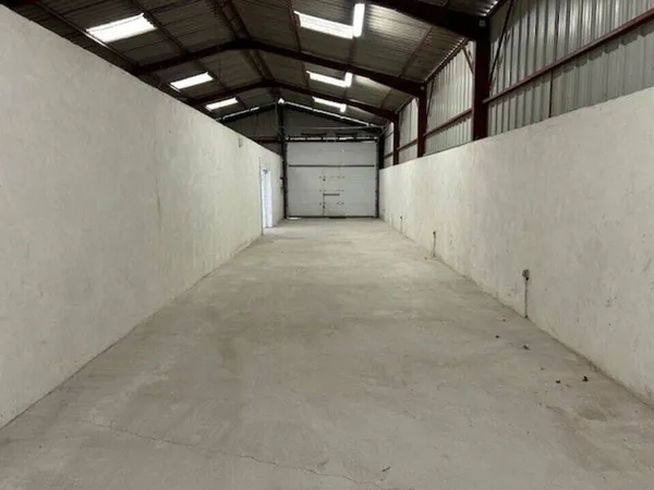 Local d'activité 350 m²