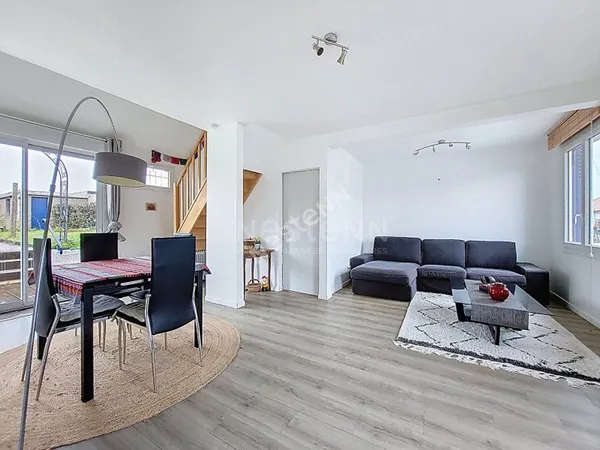 Nantes Nord : Exclusivité ! Maison rénovée avec goût 3 chambres, garage et percelle de 300 m² ! Proc