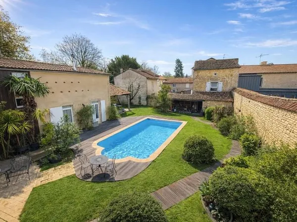 Majestueuse maison 245 m² avec jardin à Neuville