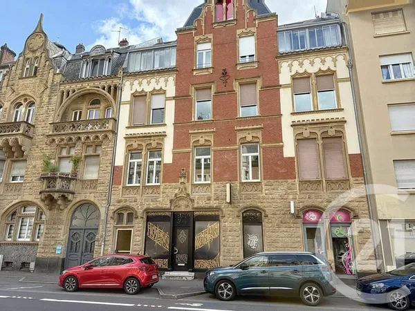 Local professionnel 102 m²