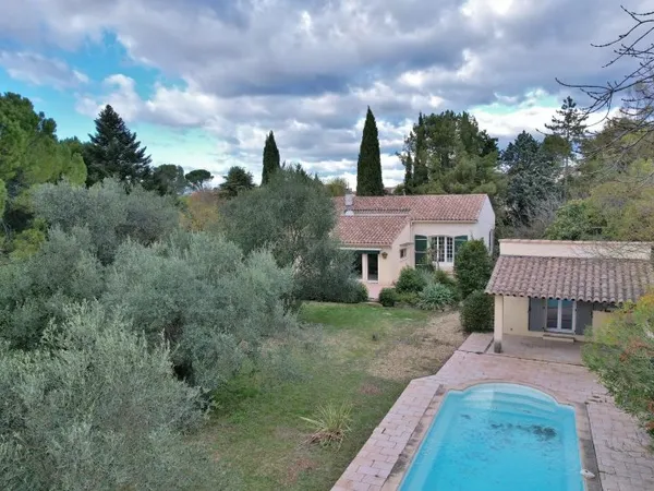 Villa à 20 minutes à l'Ouest d'Uzès,