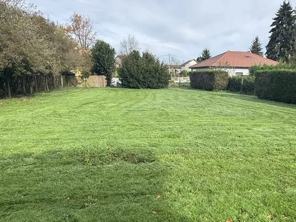 Terrain 600 m²