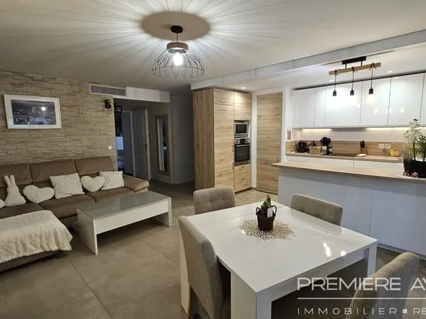 Appartement traversant 3 pièces centre ville de Sainte-Maxim