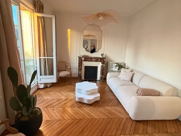 T4 MEUBLE, 84 m2, HYPER CENTRE, 1450 CHARGES COMPRISES