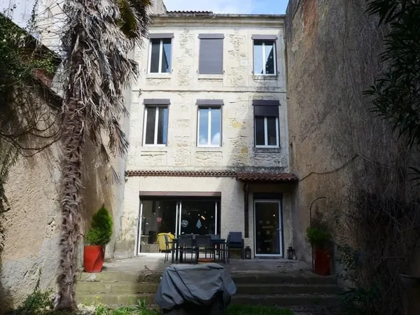 A vendre, Vic-Fezensac, Gers: spacieuse et charmante maison de ville avec 7 chambres, jardin, garage