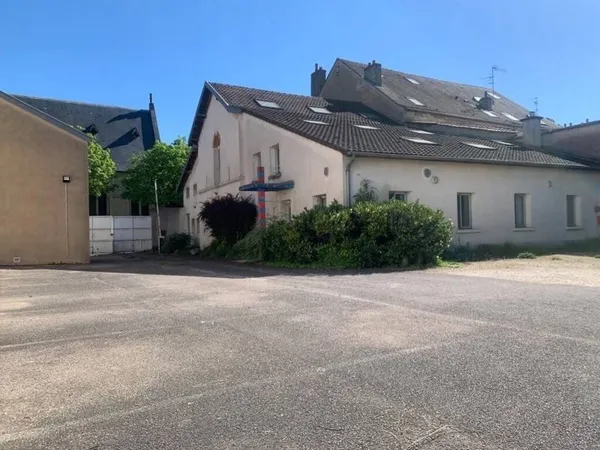 Bureau 260 m²