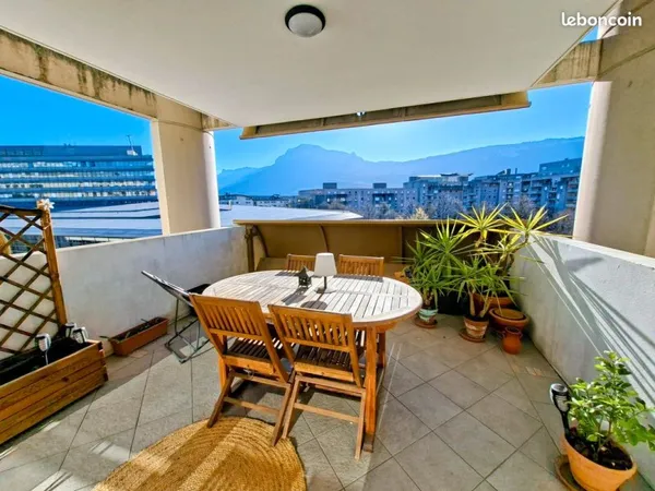 T3 de 71 m2 avec large balcon et vue dégagée