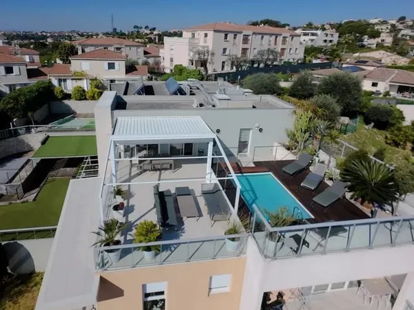 NICE - PENTHOUSE 3 PIÈCES AVEC PISCINE PRIVATIVE ET VUE PANORAMIQUE MER & VILLE