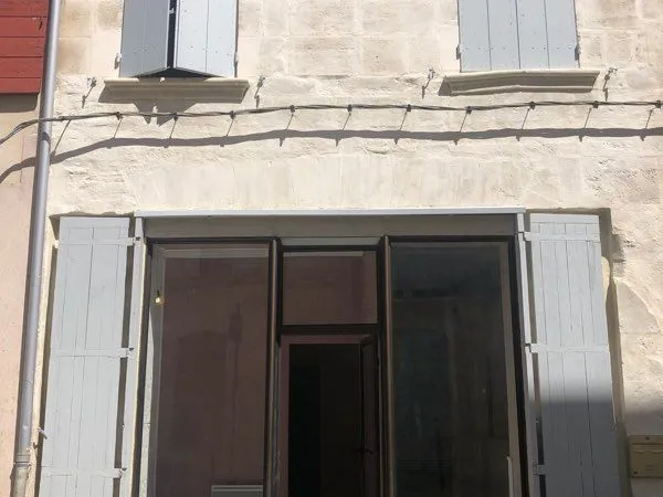 Local pro 60 m2 bureaux/ professions libérales Tarascon centre