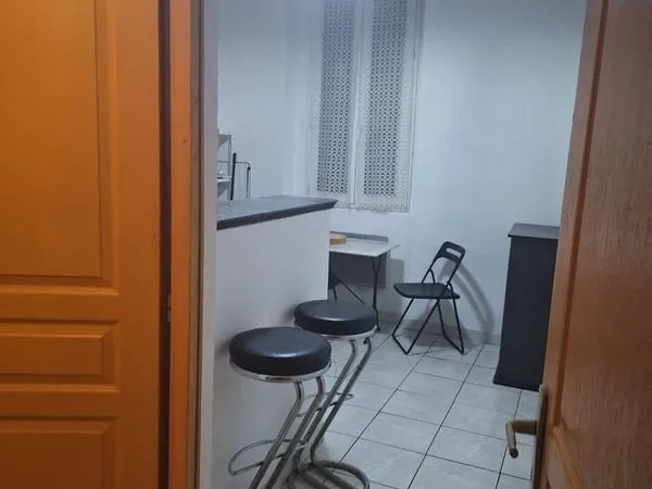 Grande chambre meublée 18m2 - Colocation calme - proche Vieux-Port