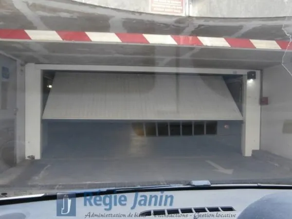 GARAGE - 45/47 RUE RAOUL SERVANT-ENTREE 56 RUE JABOULAY LYON 7