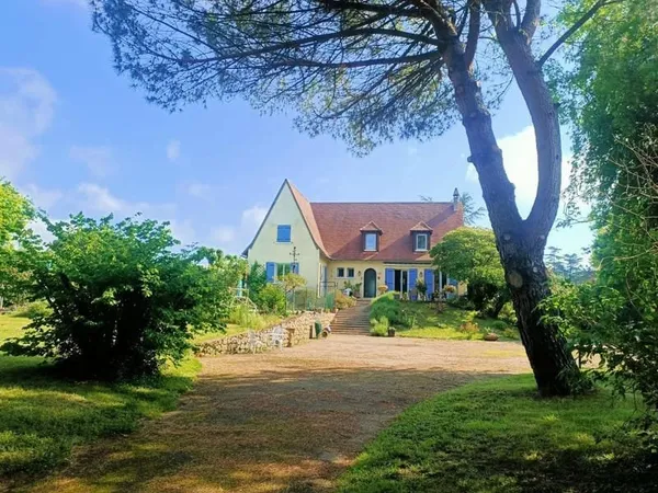 Maison rénovée de 6 chambres avec piscine
