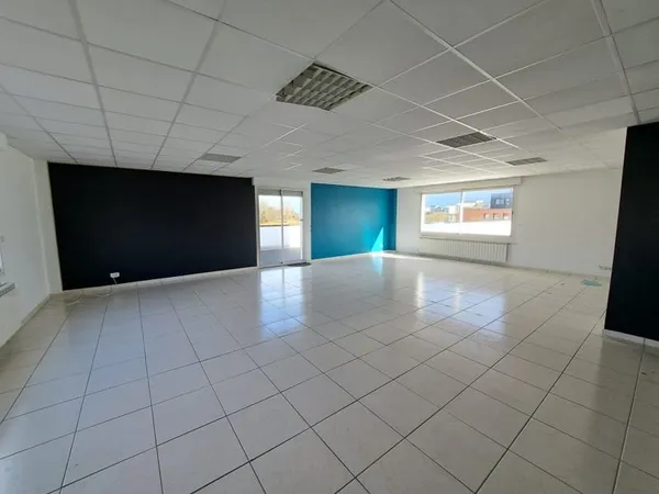 Bureau et espace de travail Location Saintes 2p 85m² 1200€