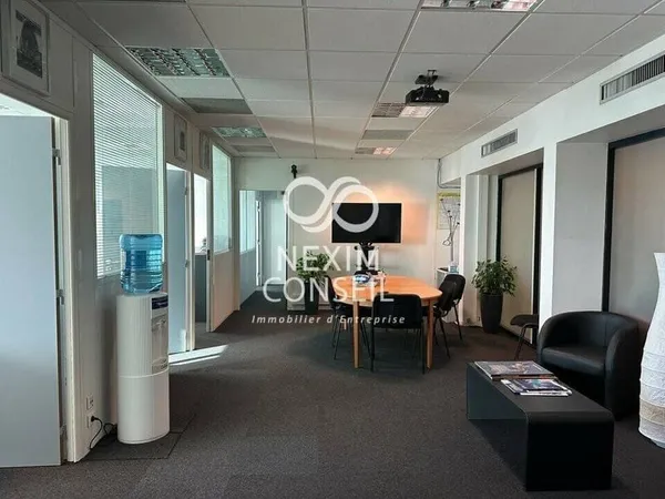 Bureau 124 m²