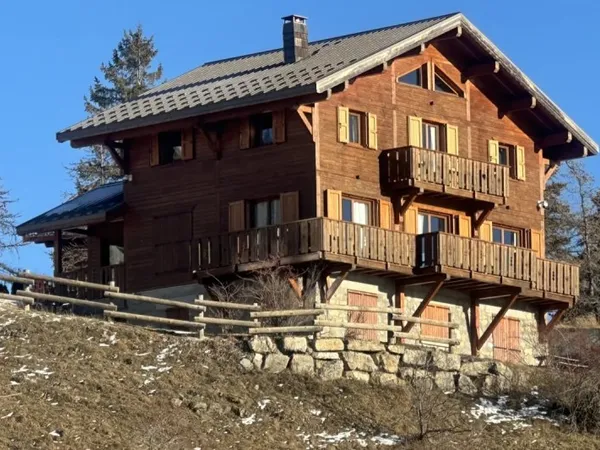CHALET HAUT DE GAMME - 241 m² HABITABLE