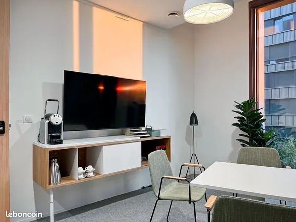 Bureau privé entièrement équipé pour 2 personnes à Spaces Euronantes