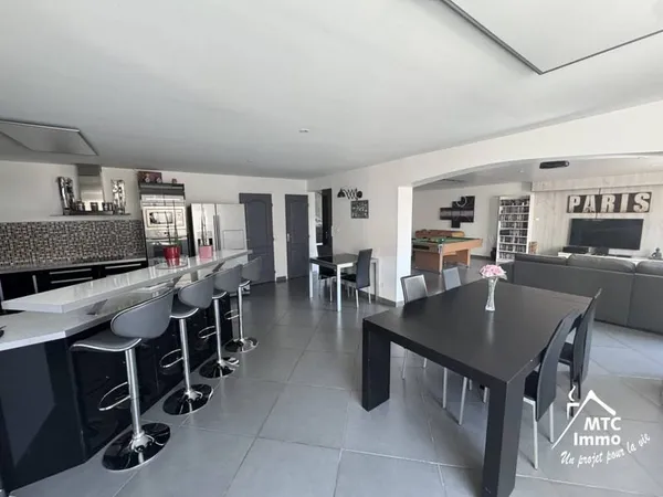 Maison 5 pièces 180 m²