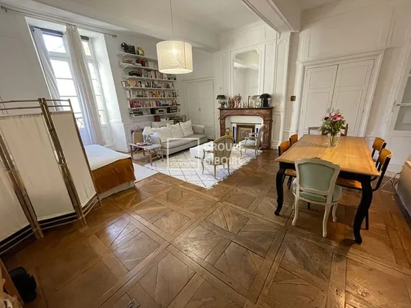 A VENDRE - Agence GIBOIRE - Appartement T2 de 58m² Proche du Métro St Germain - Vue sur Piscine St G