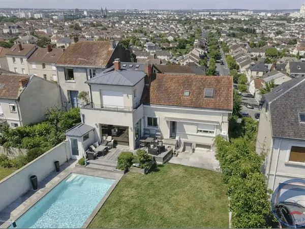 Demeure d'exception avec piscine au coeur de Tours