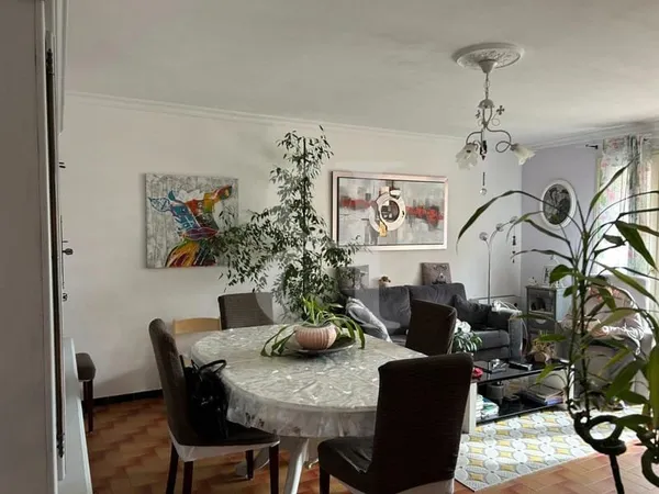 Bel appartement avec terrasse au sud, cave et garage proche du c