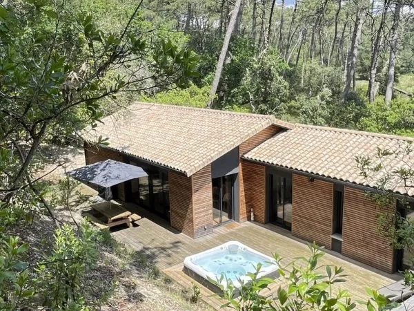 A vendre 2 deux maisons avec une piscine située proche du L
