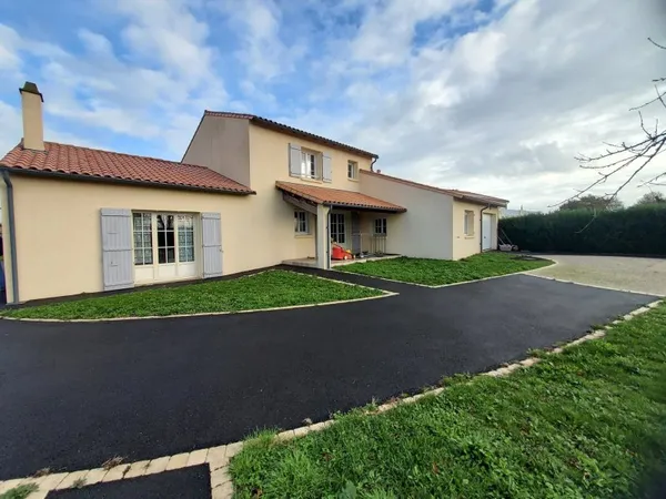 Maison 144 m² à Ste Neaomaye