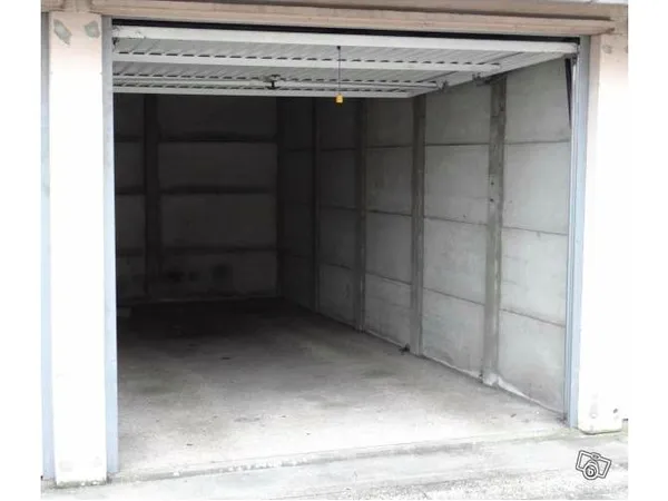 Loue parking - 15m²
