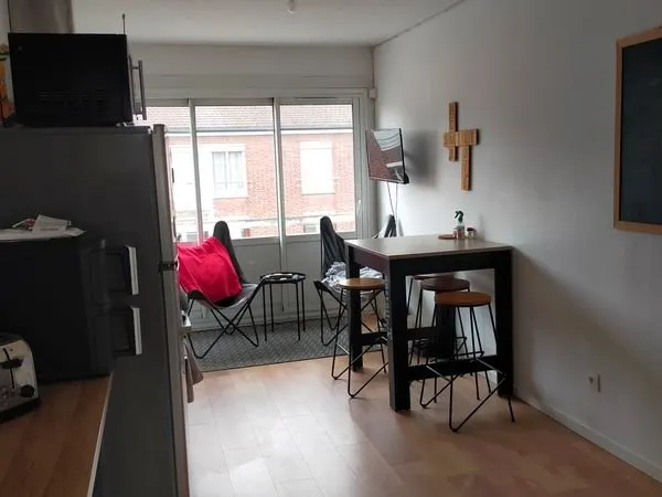 Chambre meublée