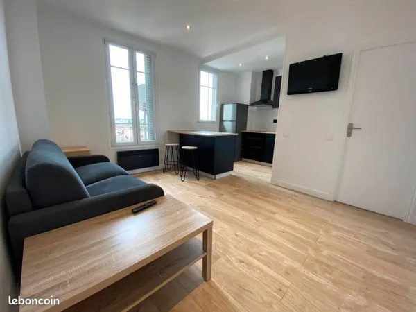 Appartement 2 pièces 34 m² - Dernier étage - Proche RER