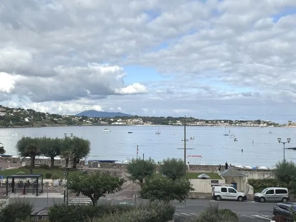 VUE SUR LA BAIE