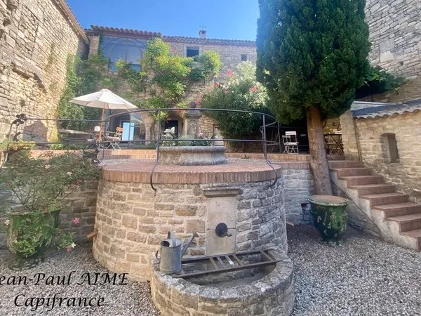 Demeure en pierre du XVIIe siècle avec vue imprenable sur les coteaux de l'Ardèche - Issirac