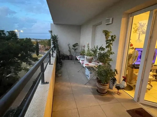 34300 AGDE PROCHE DE TOUS LESCOMMERCES 2 PIECES ETAT NEUF