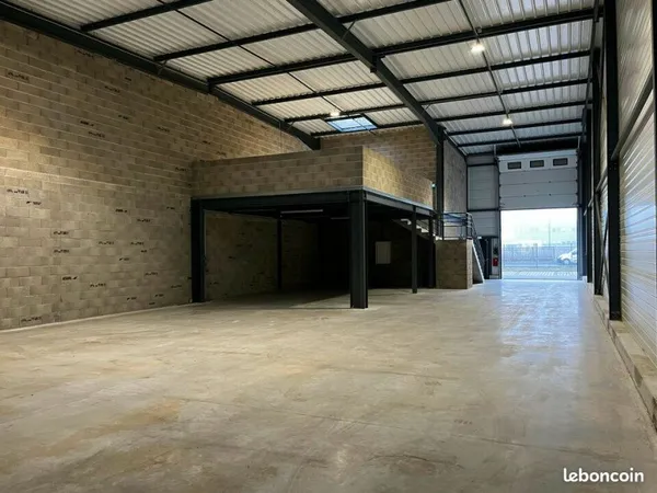 Local d'activité 385 m²