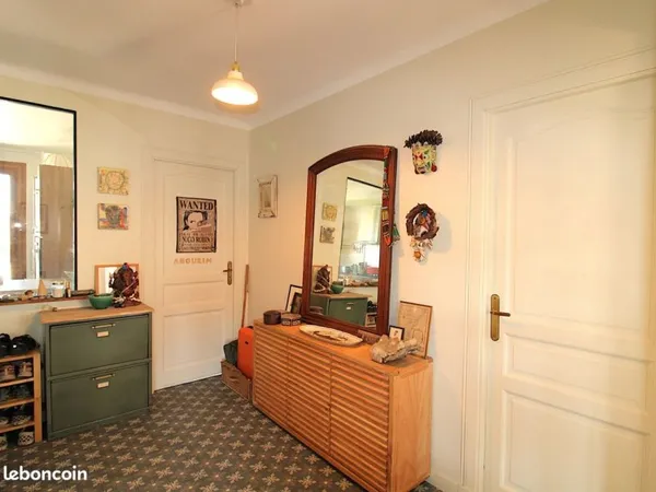 Studio 4 pièces 104 m²