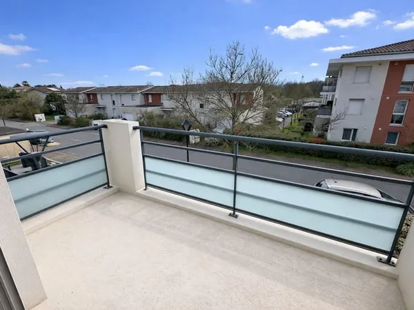 Appartement 3 pièces avec balcon et 2 places de stationnemen