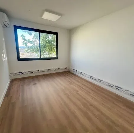 Bureau 5 pièces 400 m²
