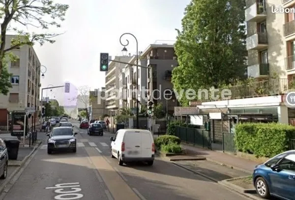 Local commercial 152 m²