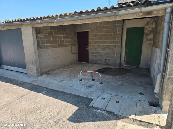 Place de parking proche centre ville