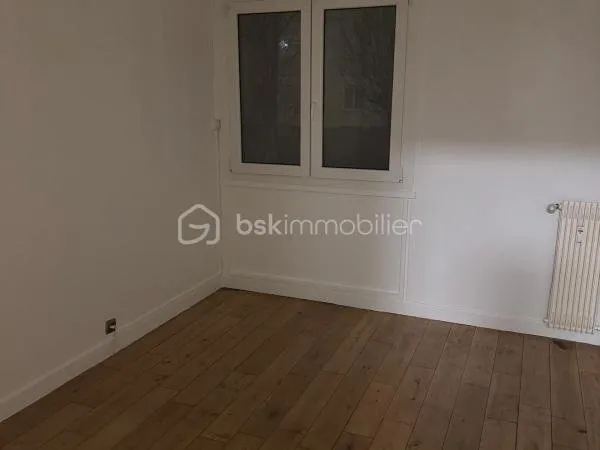 APPARTEMENT 3 PIECES AVEC BALCON