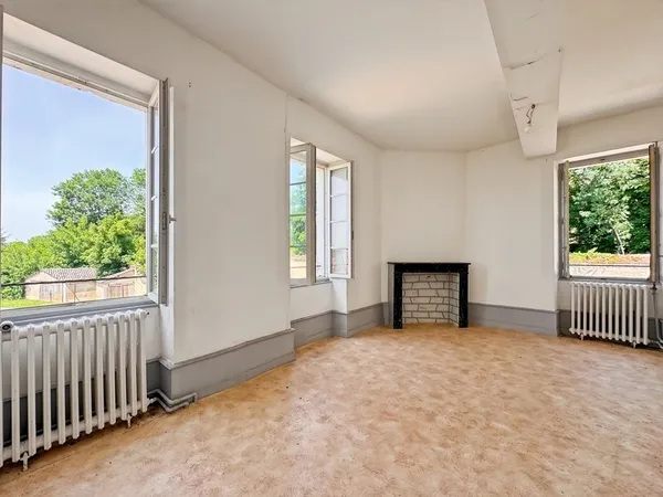 À vendre : Belle maison de caractère au coeur d'AUNAY EN BAZOIS (58) - Idéale pour investissement lo