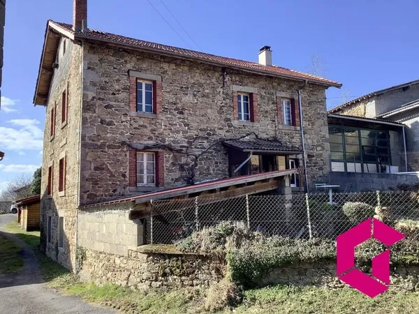 Maison de village en pierres avec grange