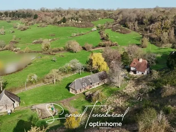 Ancien corps de ferme du XVIIe siècle avec vue exceptionnelle sur la vallée du Pays d'Auge - GRANDCH