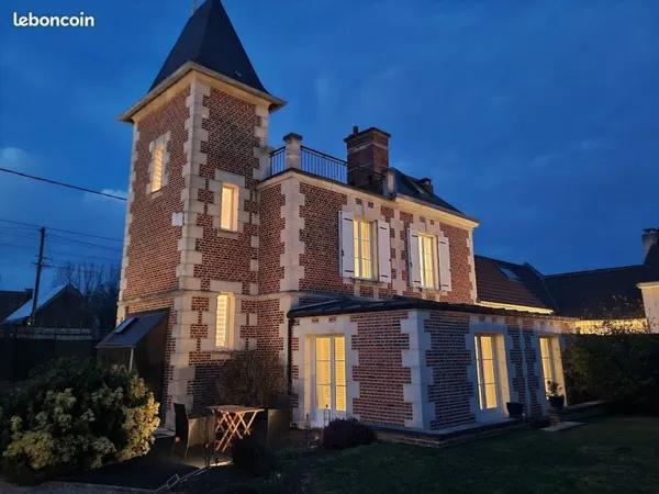 Maison de caractère avec tour et toit-terrasse - Proche Compiègne, Noyon, Roye